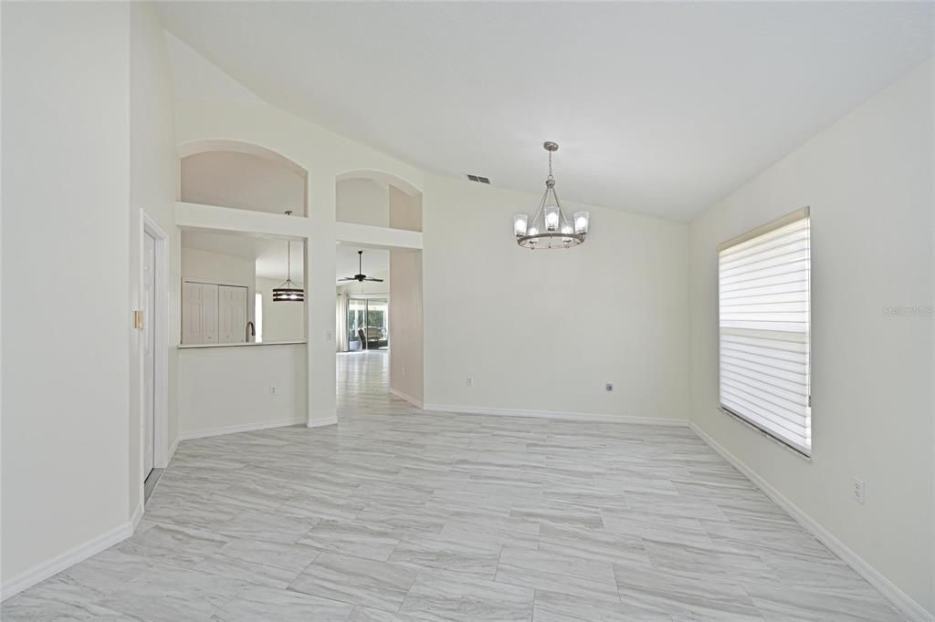 En Venta: $399,000 (2 camas, 2 baños, 1638 Pies cuadrados)