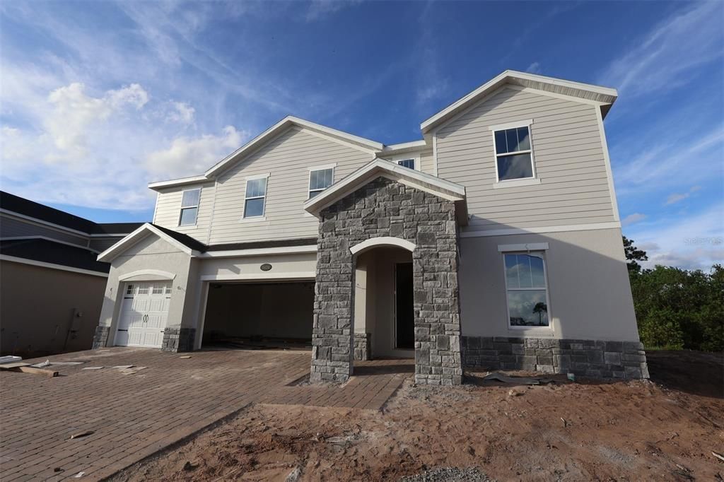 Activo con contrato: $709,990 (5 camas, 4 baños, 3148 Pies cuadrados)