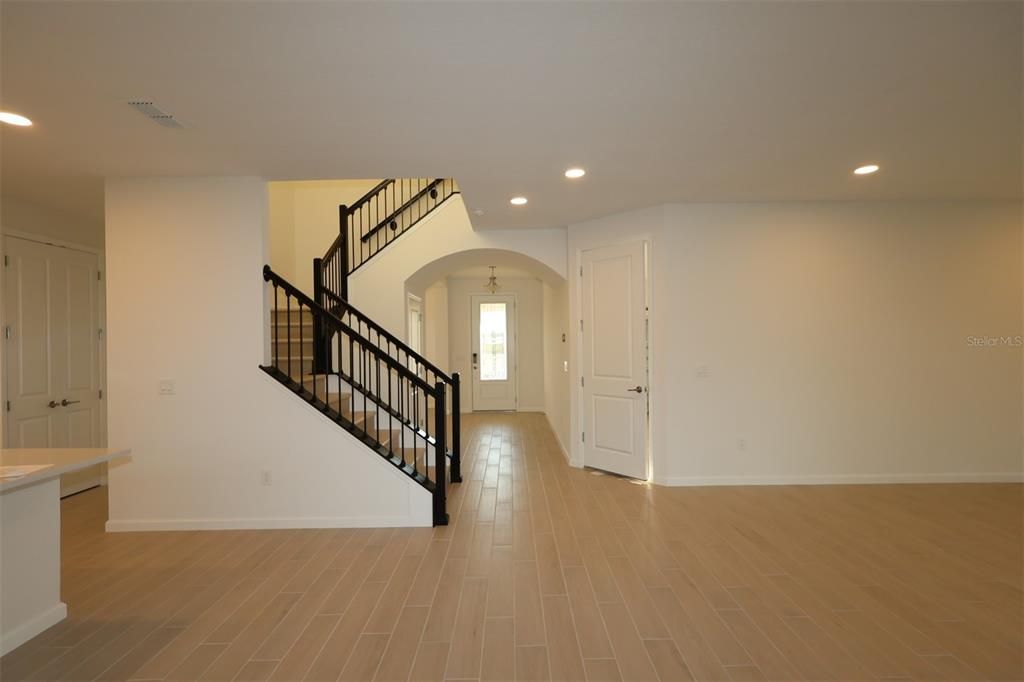 Activo con contrato: $709,990 (5 camas, 4 baños, 3148 Pies cuadrados)