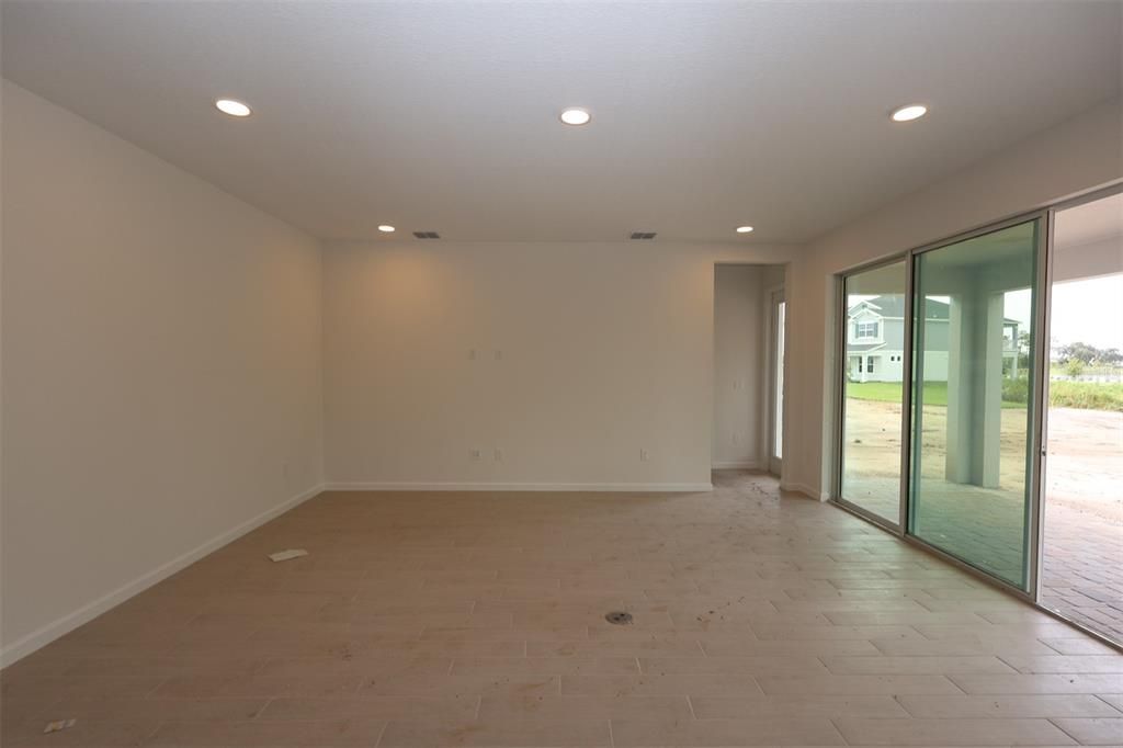 Activo con contrato: $709,990 (5 camas, 4 baños, 3148 Pies cuadrados)