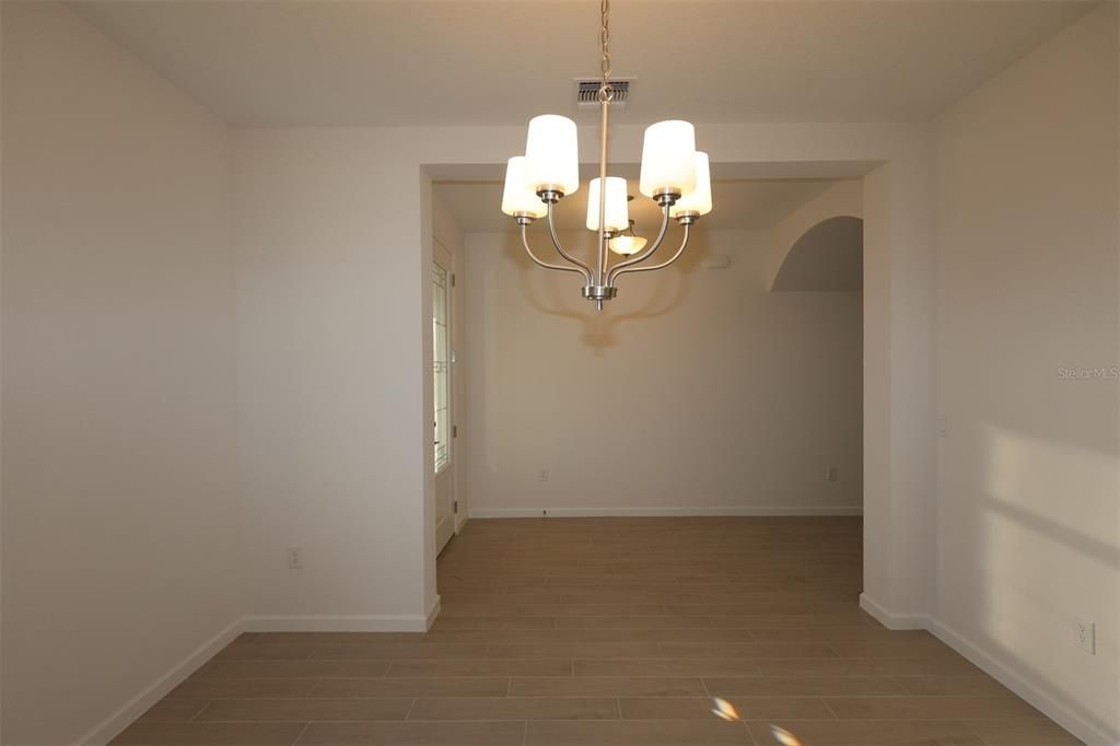 Activo con contrato: $709,990 (5 camas, 4 baños, 3148 Pies cuadrados)