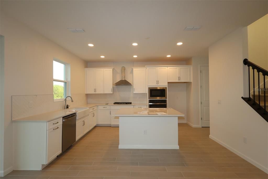 Activo con contrato: $709,990 (5 camas, 4 baños, 3148 Pies cuadrados)