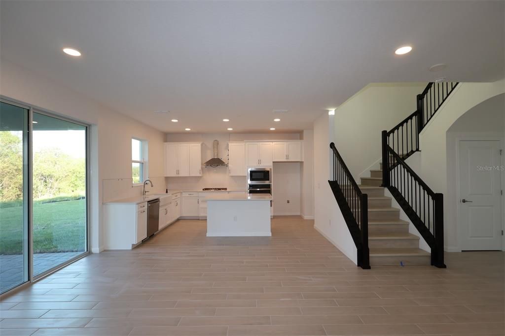 Activo con contrato: $709,990 (5 camas, 4 baños, 3148 Pies cuadrados)