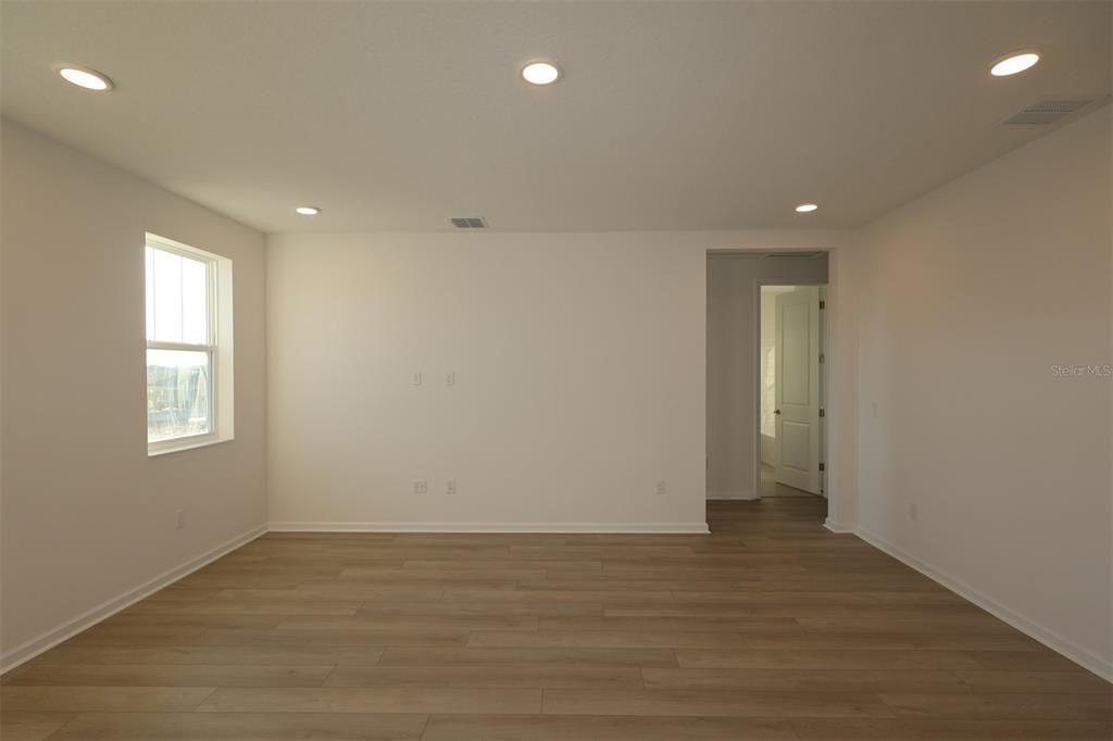 Activo con contrato: $709,990 (5 camas, 4 baños, 3148 Pies cuadrados)