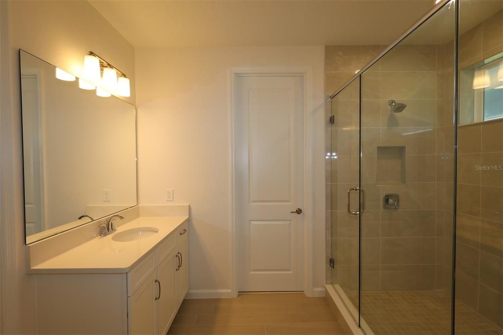 Activo con contrato: $709,990 (5 camas, 4 baños, 3148 Pies cuadrados)