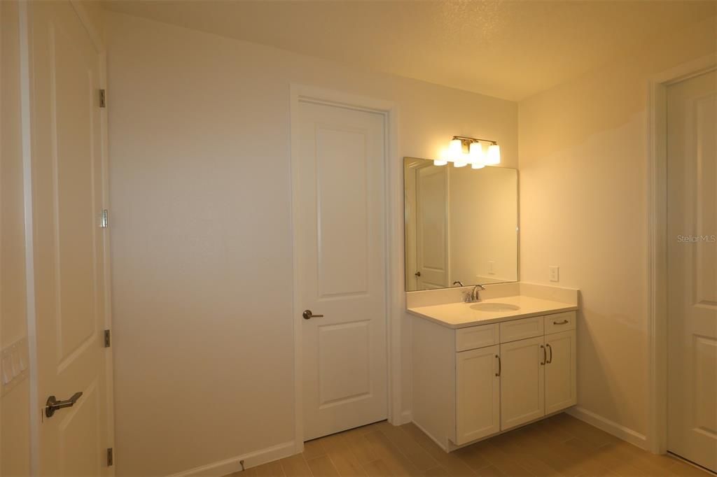 Activo con contrato: $709,990 (5 camas, 4 baños, 3148 Pies cuadrados)