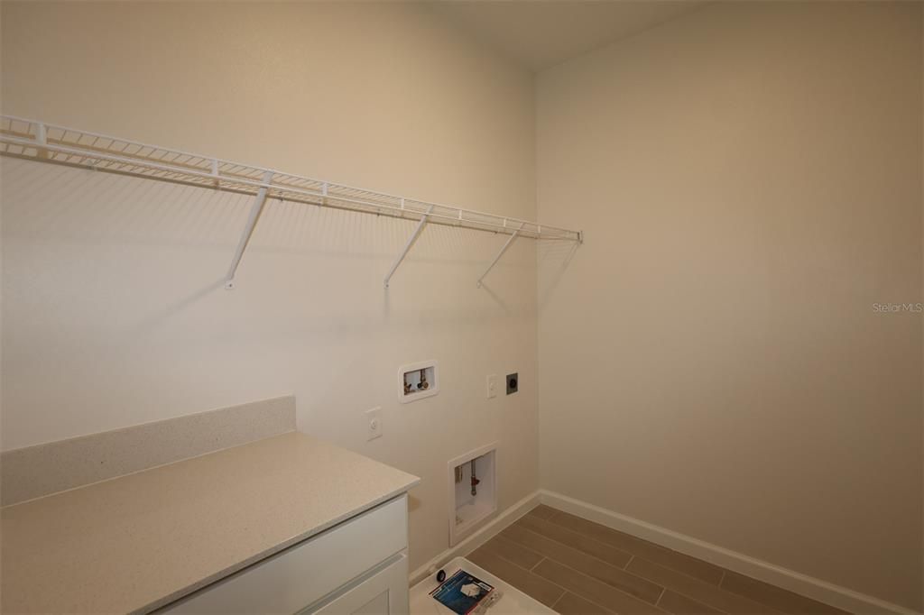 Activo con contrato: $709,990 (5 camas, 4 baños, 3148 Pies cuadrados)