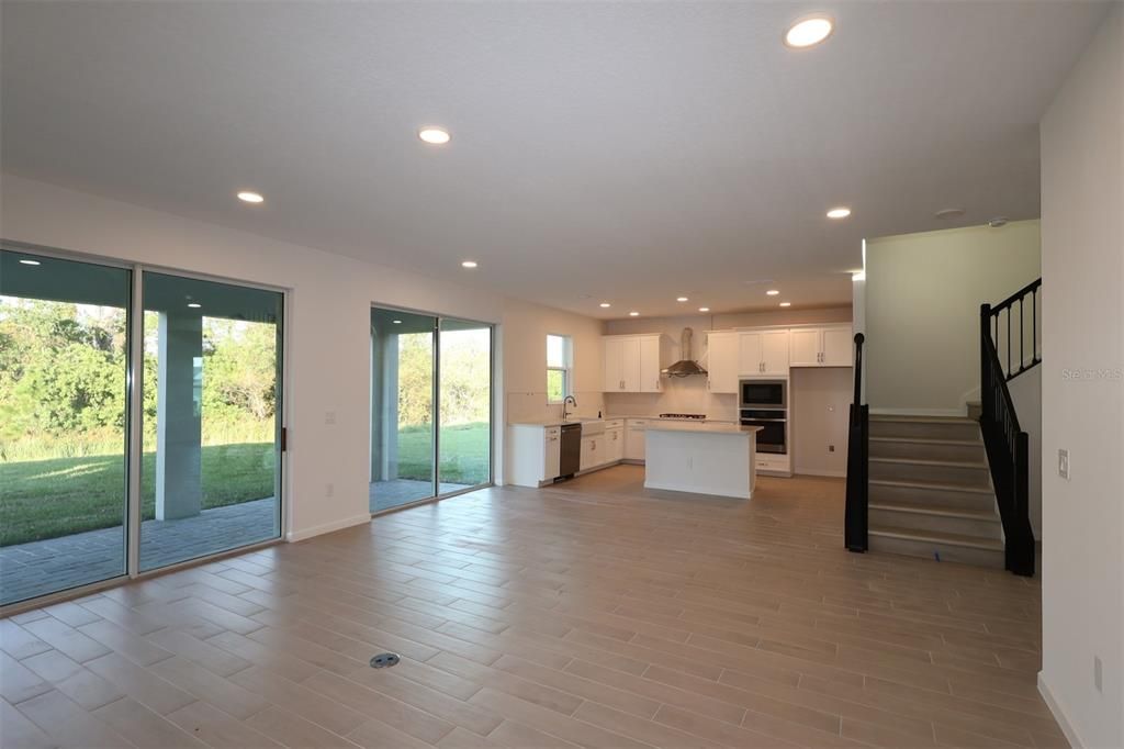 Activo con contrato: $709,990 (5 camas, 4 baños, 3148 Pies cuadrados)