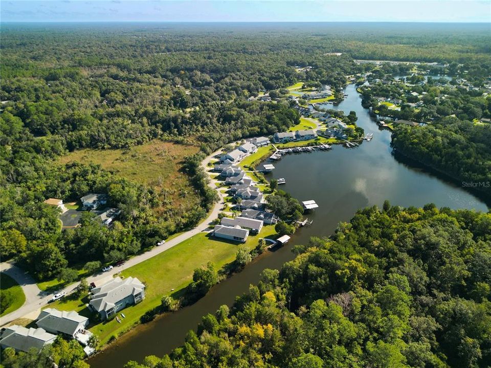 На продажу: $300,000 (0.09 acres)