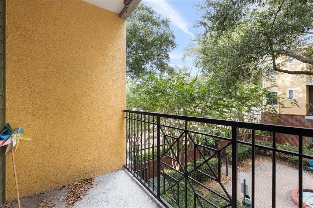 Под контрактом: $155,000 (1 спален, 1 ванн, 598 Квадратных фут)