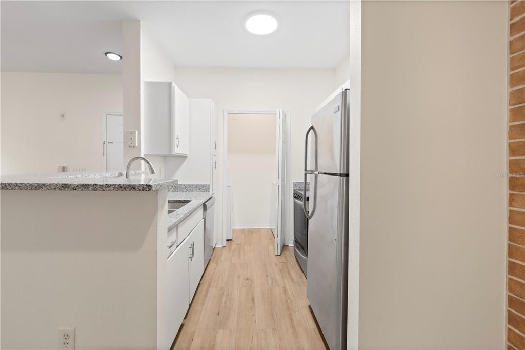 Под контрактом: $155,000 (1 спален, 1 ванн, 598 Квадратных фут)