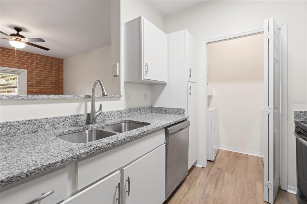 Под контрактом: $155,000 (1 спален, 1 ванн, 598 Квадратных фут)