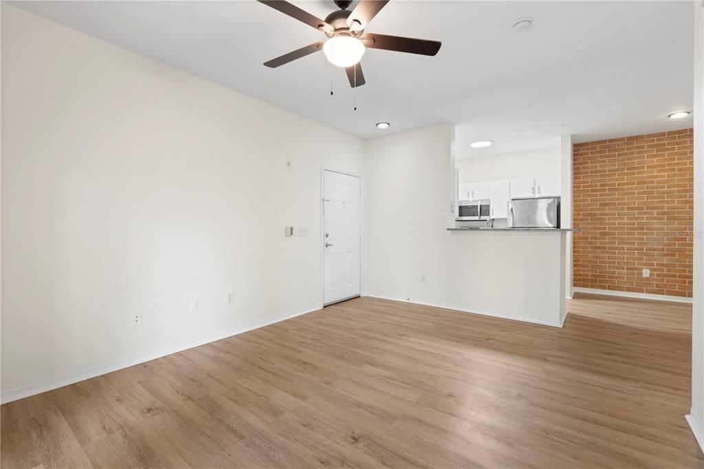 Под контрактом: $155,000 (1 спален, 1 ванн, 598 Квадратных фут)