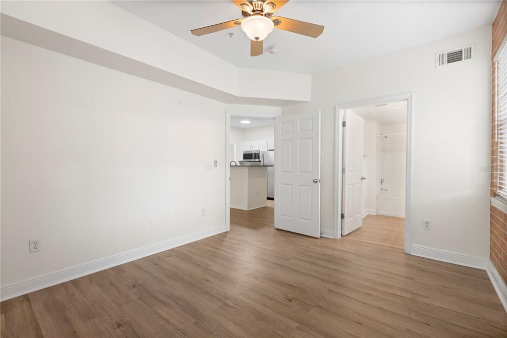 Под контрактом: $155,000 (1 спален, 1 ванн, 598 Квадратных фут)