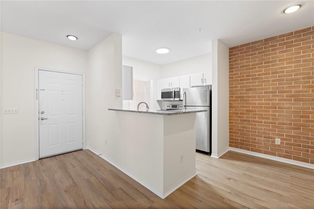 Под контрактом: $155,000 (1 спален, 1 ванн, 598 Квадратных фут)