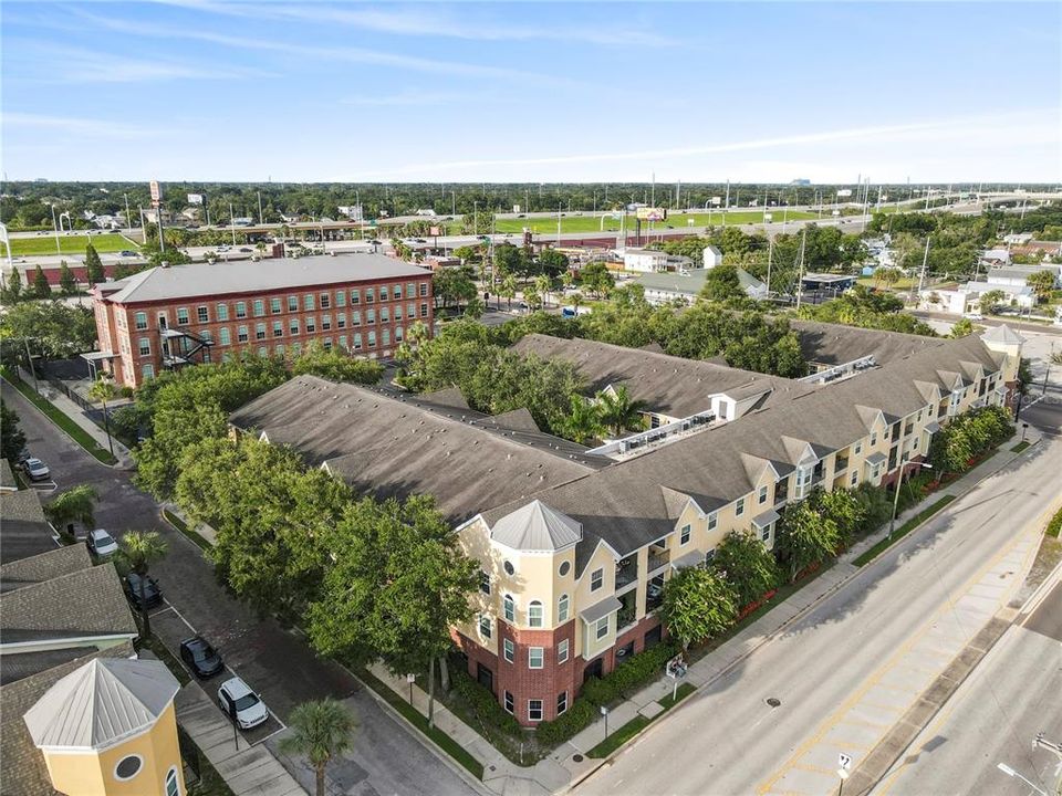 Под контрактом: $155,000 (1 спален, 1 ванн, 598 Квадратных фут)