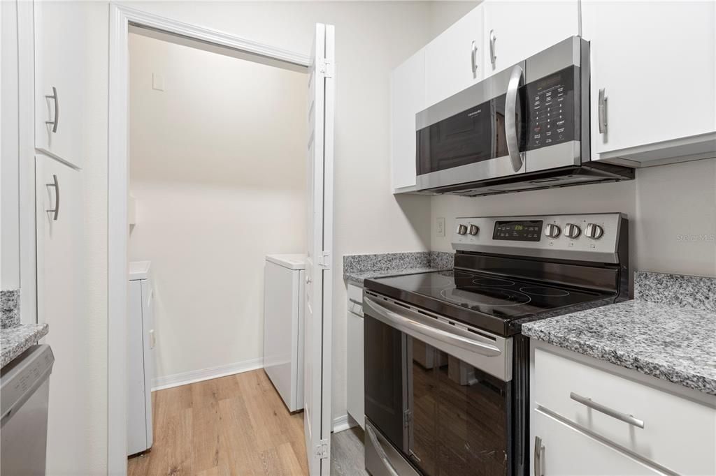 Под контрактом: $155,000 (1 спален, 1 ванн, 598 Квадратных фут)