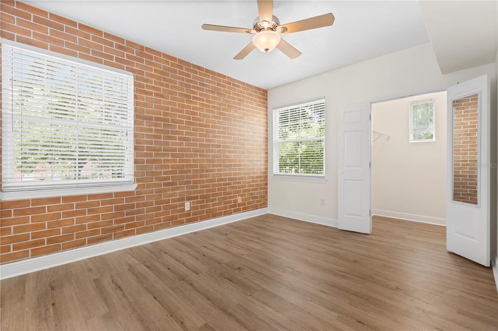 Под контрактом: $155,000 (1 спален, 1 ванн, 598 Квадратных фут)