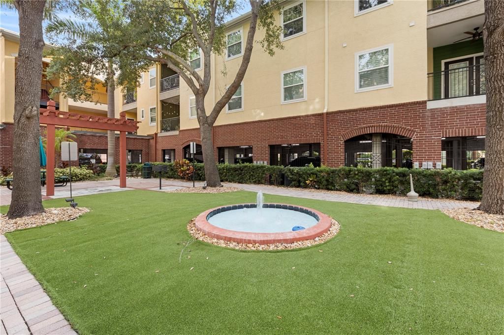 Под контрактом: $155,000 (1 спален, 1 ванн, 598 Квадратных фут)