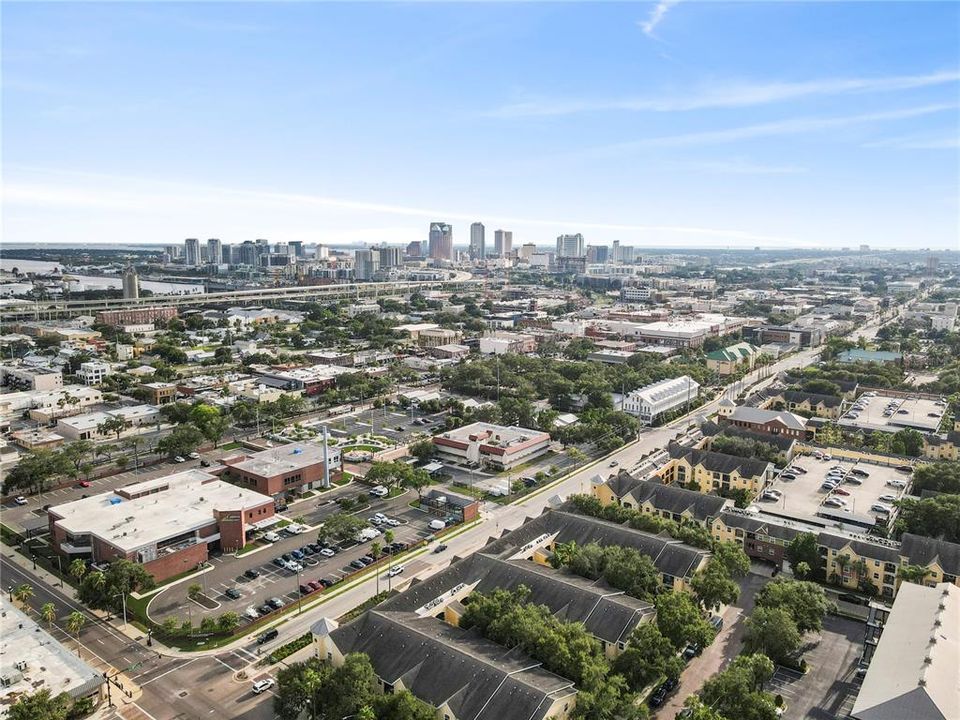 Под контрактом: $155,000 (1 спален, 1 ванн, 598 Квадратных фут)