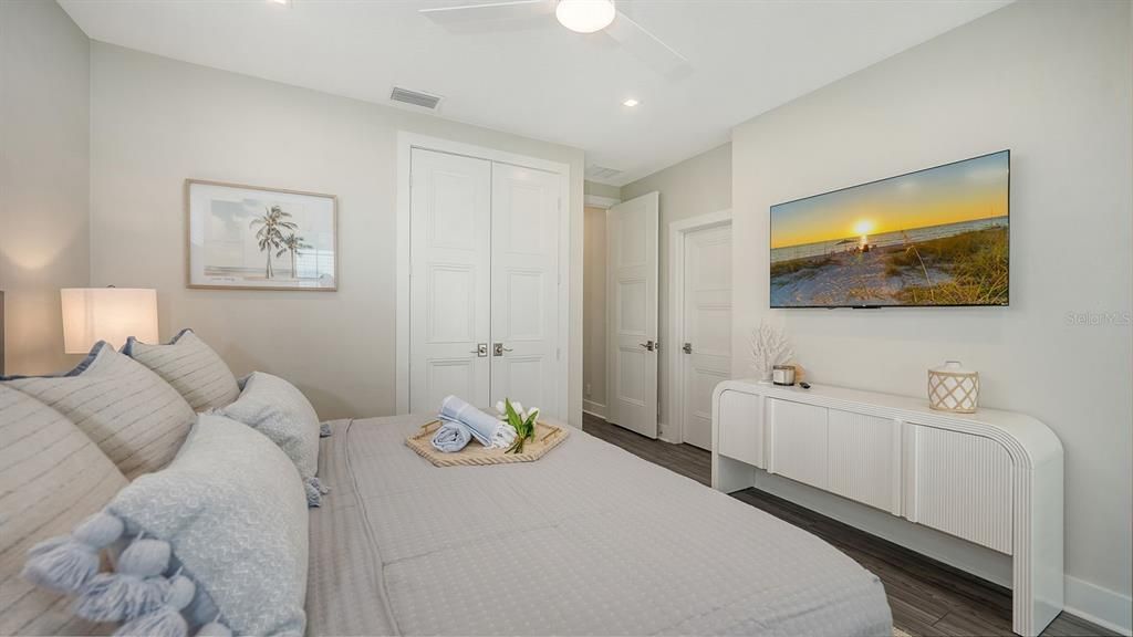 待售: $1,375,000 (3 贝兹, 2 浴室, 1678 平方英尺)