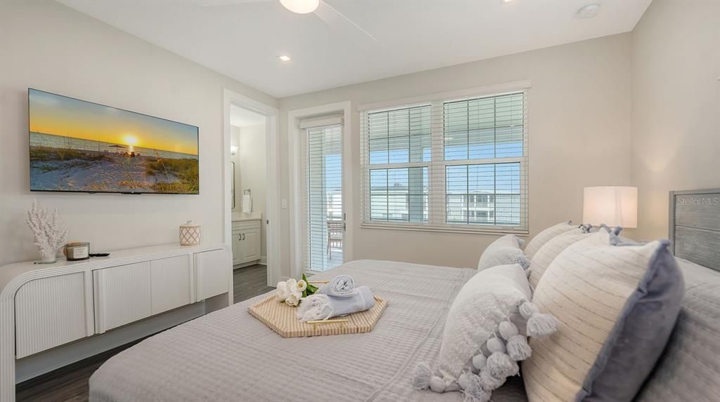 待售: $1,375,000 (3 贝兹, 2 浴室, 1678 平方英尺)