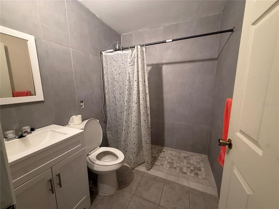 На продажу: $200,000 (2 спален, 1 ванн, 884 Квадратных фут)
