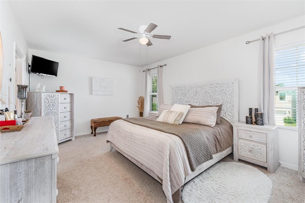 На продажу: $377,990 (5 спален, 3 ванн, 2447 Квадратных фут)