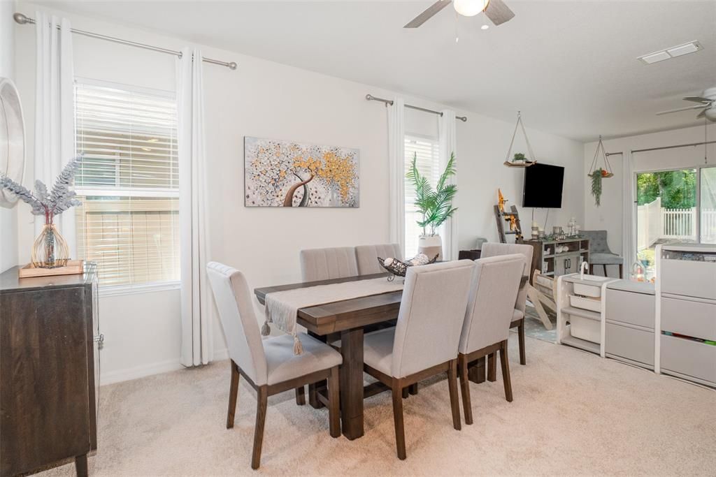 На продажу: $377,990 (5 спален, 3 ванн, 2447 Квадратных фут)