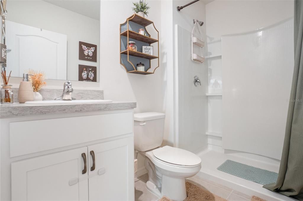 На продажу: $377,990 (5 спален, 3 ванн, 2447 Квадратных фут)