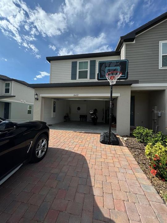 Active With Contract: $2,350 (3 beds, 2 baths, 1561 Square Feet)