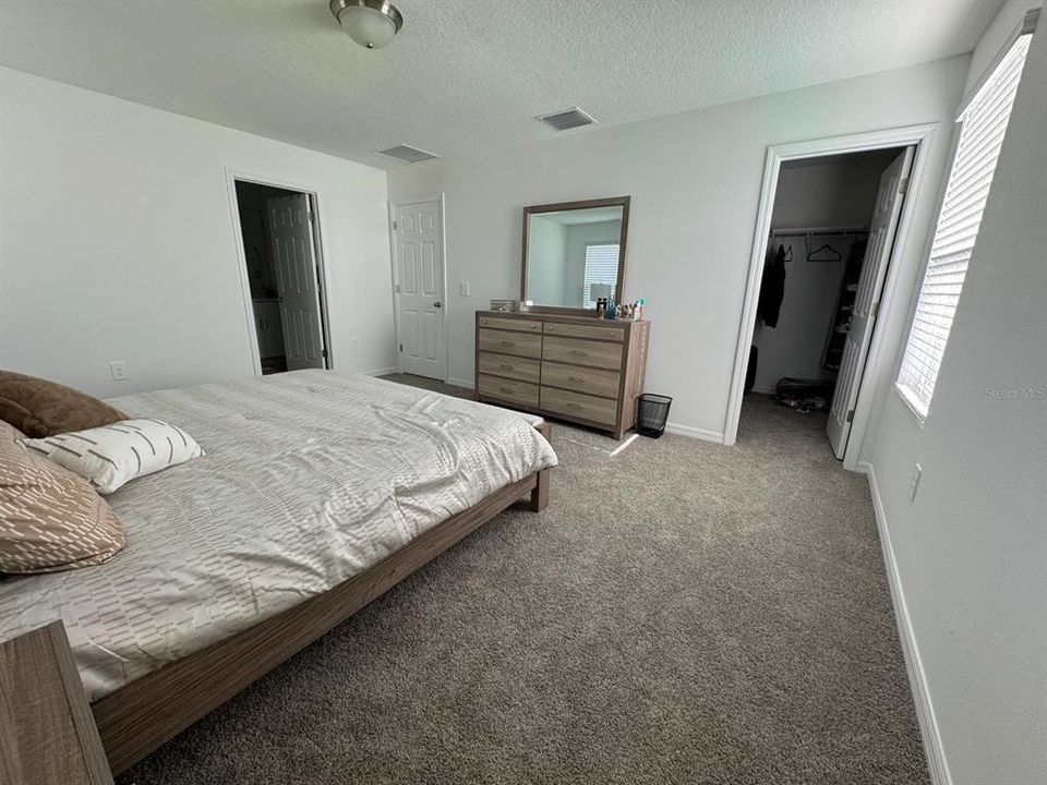 Active With Contract: $2,350 (3 beds, 2 baths, 1561 Square Feet)