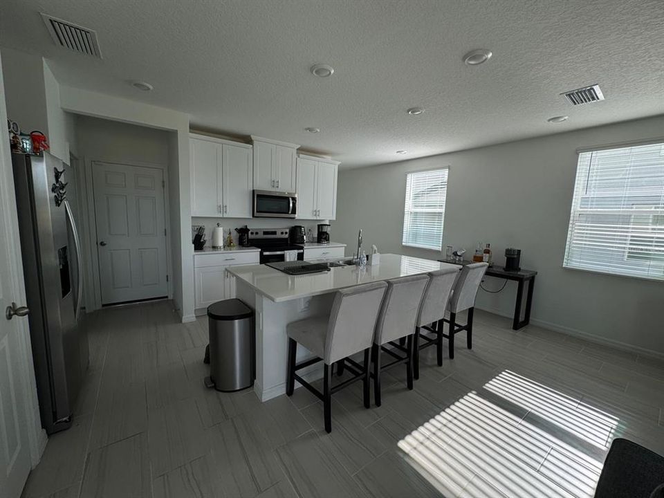 Active With Contract: $2,350 (3 beds, 2 baths, 1561 Square Feet)