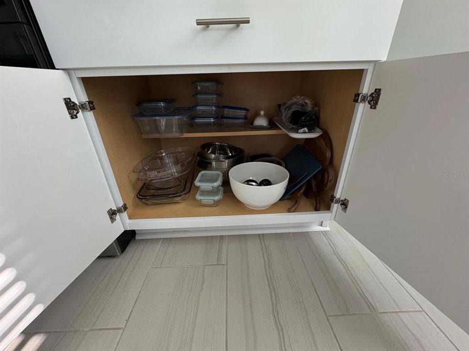 Active With Contract: $2,350 (3 beds, 2 baths, 1561 Square Feet)