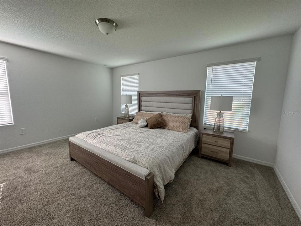 Active With Contract: $2,350 (3 beds, 2 baths, 1561 Square Feet)