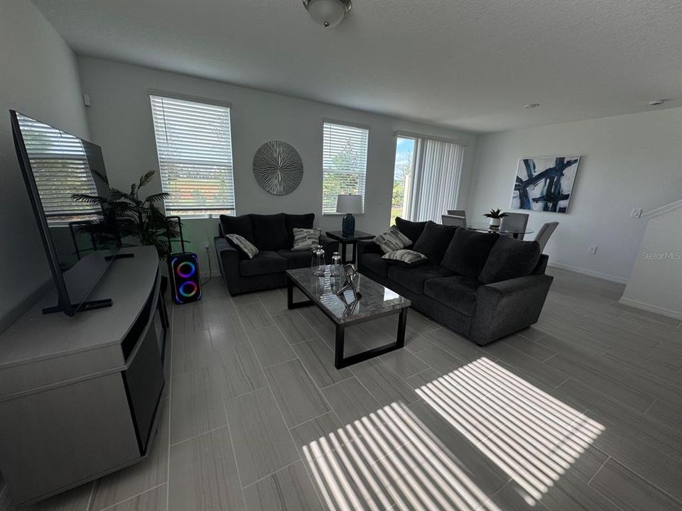 Active With Contract: $2,350 (3 beds, 2 baths, 1561 Square Feet)