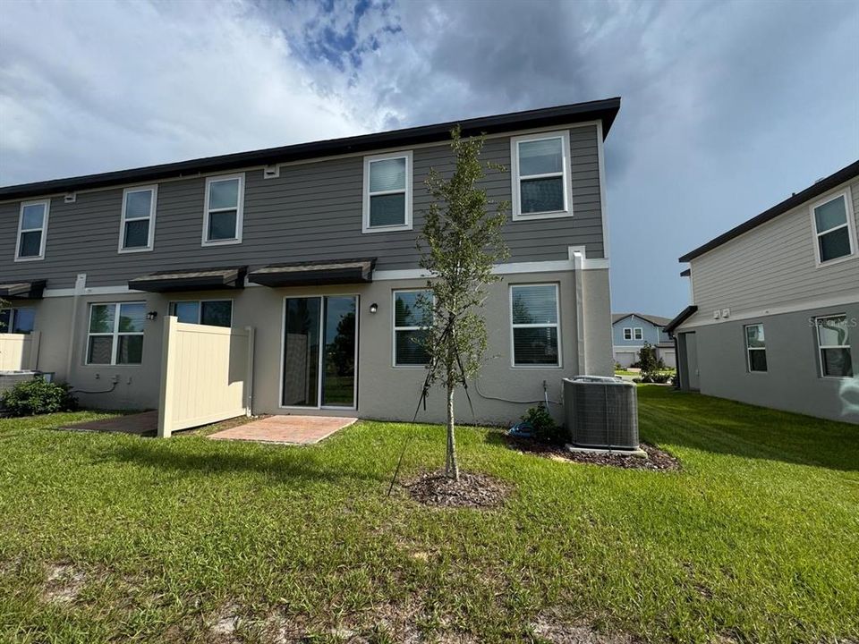 Active With Contract: $2,350 (3 beds, 2 baths, 1561 Square Feet)