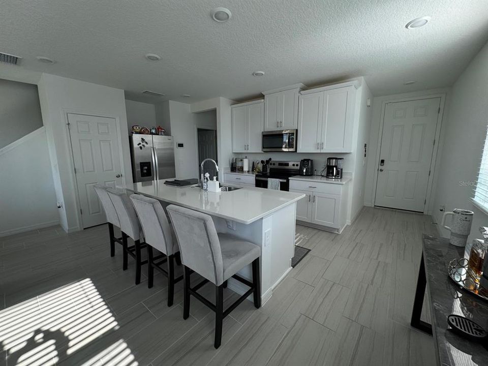 Active With Contract: $2,350 (3 beds, 2 baths, 1561 Square Feet)