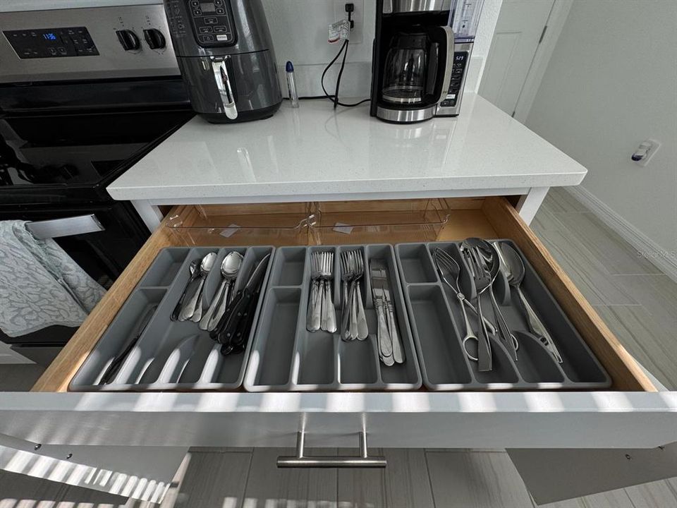 Active With Contract: $2,350 (3 beds, 2 baths, 1561 Square Feet)