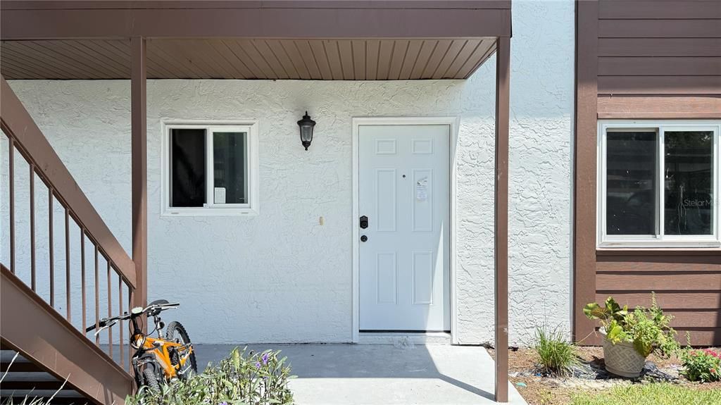 На продажу: $99,900 (2 спален, 2 ванн, 876 Квадратных фут)