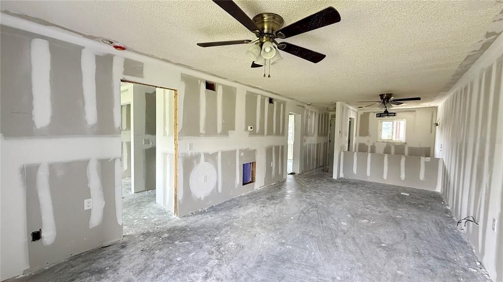 На продажу: $99,900 (2 спален, 2 ванн, 876 Квадратных фут)