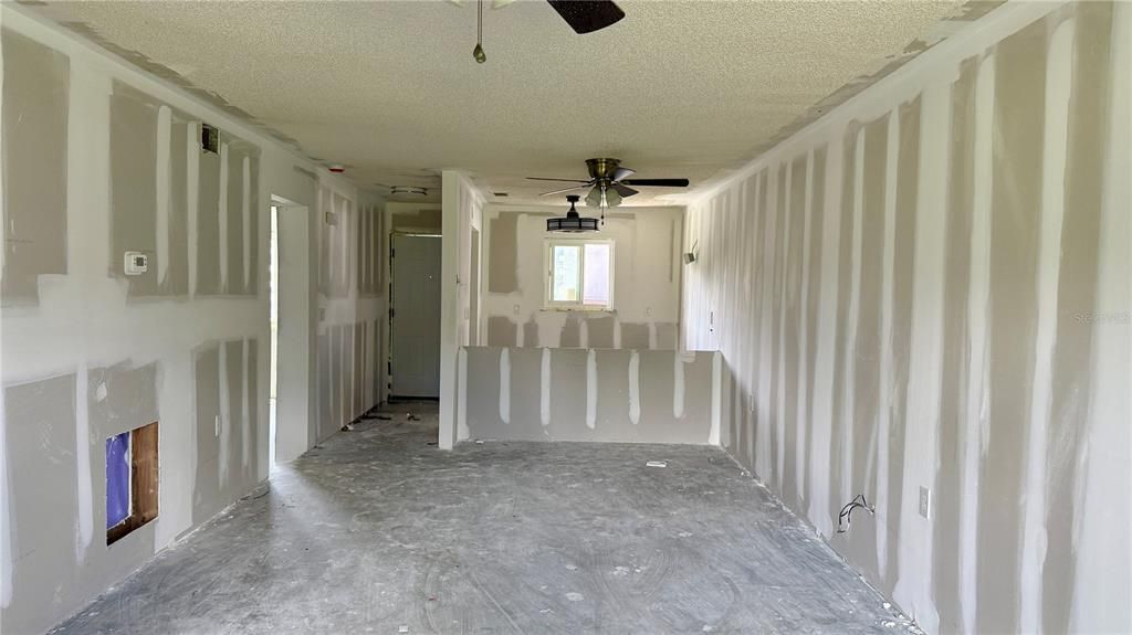 На продажу: $99,900 (2 спален, 2 ванн, 876 Квадратных фут)