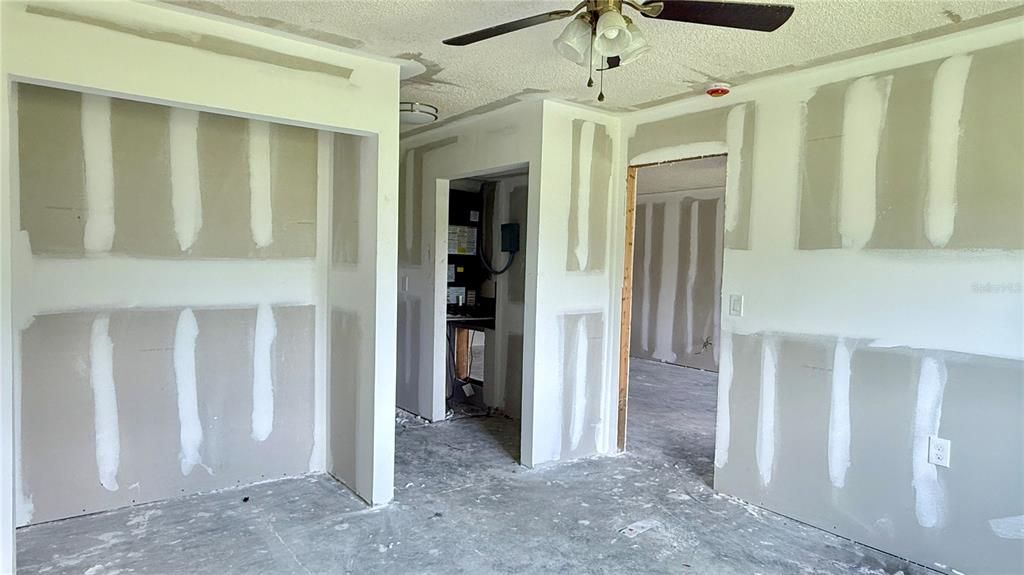 На продажу: $99,900 (2 спален, 2 ванн, 876 Квадратных фут)