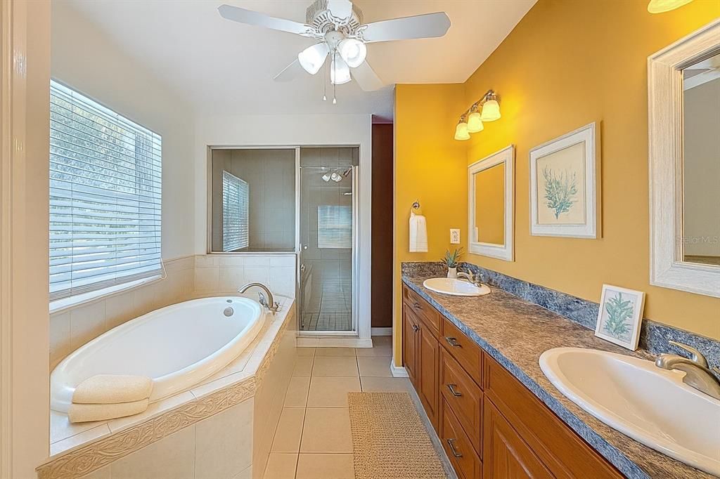 待售: $625,000 (3 贝兹, 2 浴室, 1639 平方英尺)