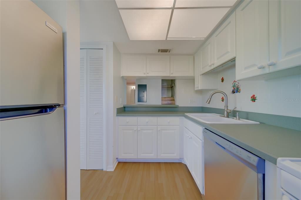 На продажу: $359,000 (2 спален, 2 ванн, 1258 Квадратных фут)