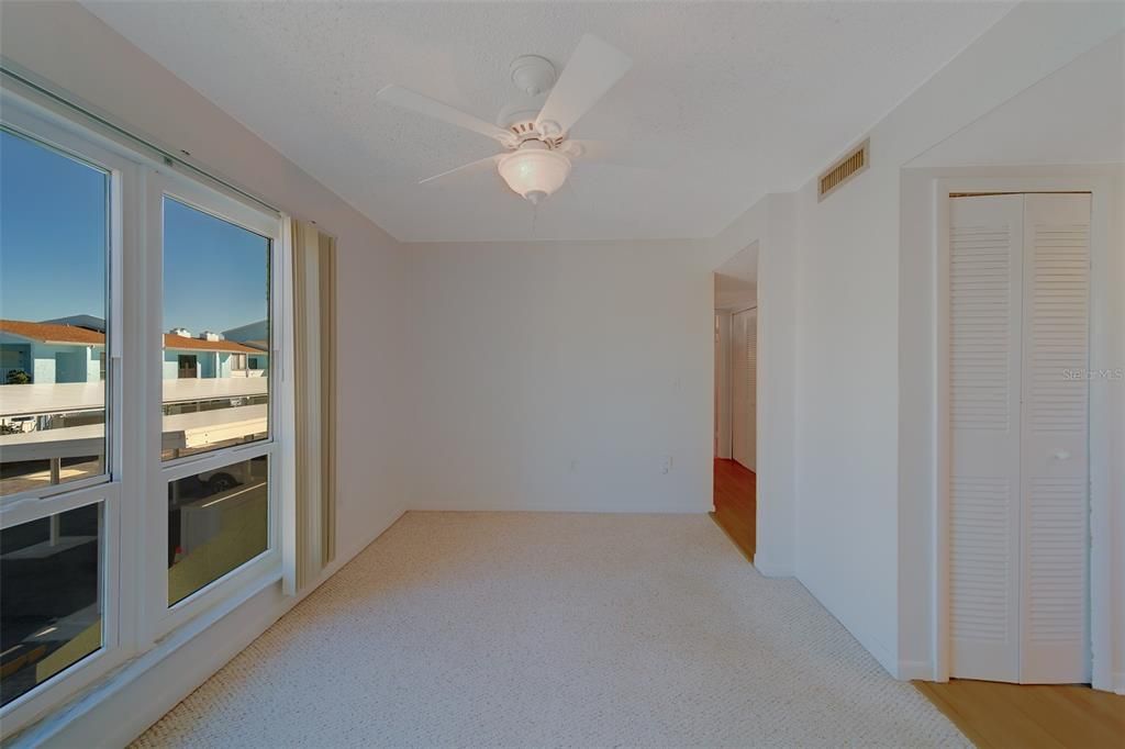 На продажу: $359,000 (2 спален, 2 ванн, 1258 Квадратных фут)