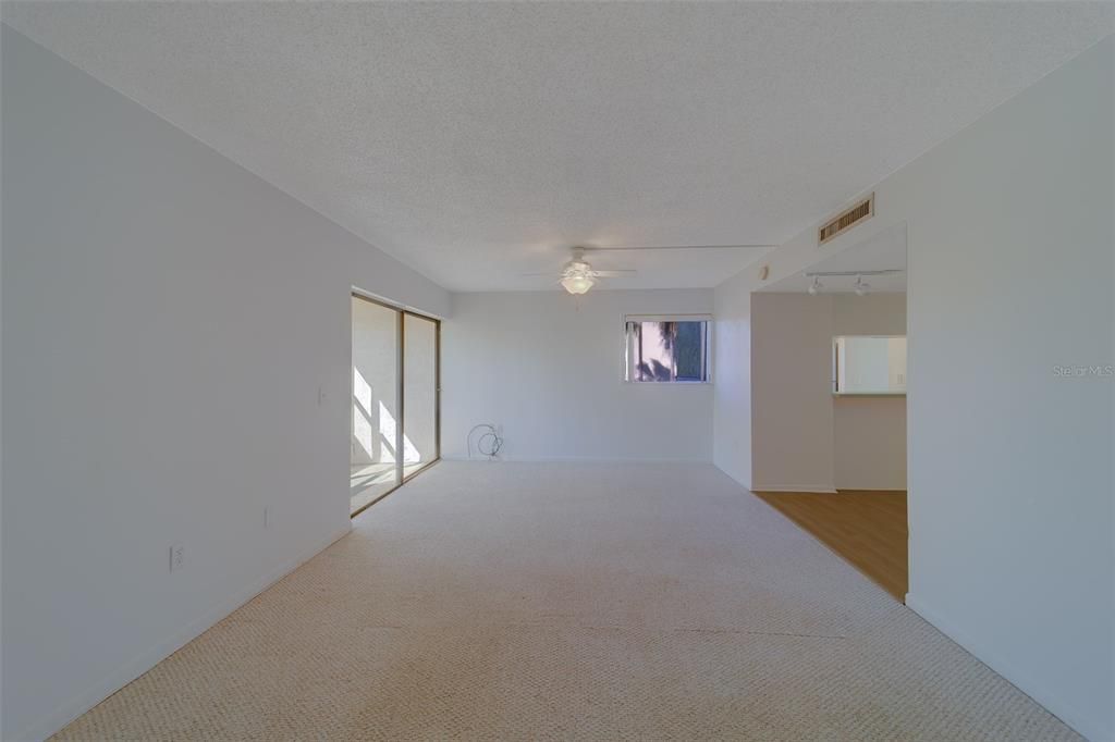 На продажу: $359,000 (2 спален, 2 ванн, 1258 Квадратных фут)