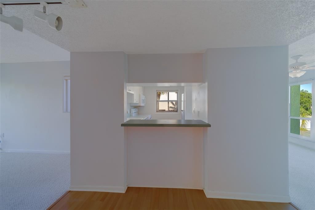 На продажу: $359,000 (2 спален, 2 ванн, 1258 Квадратных фут)