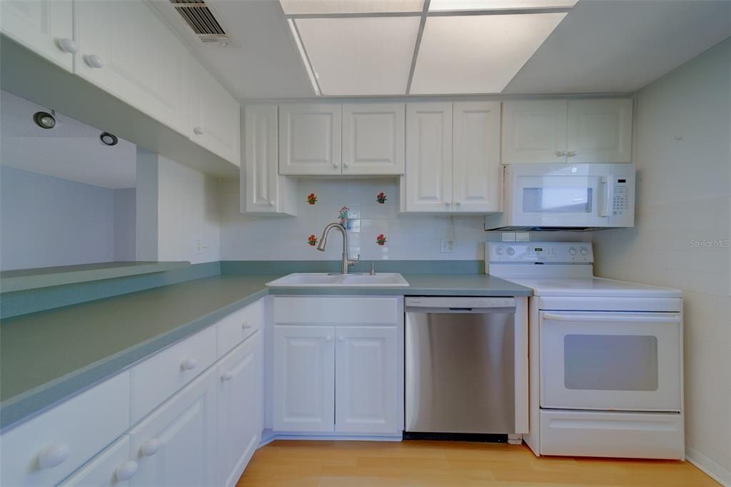 На продажу: $359,000 (2 спален, 2 ванн, 1258 Квадратных фут)