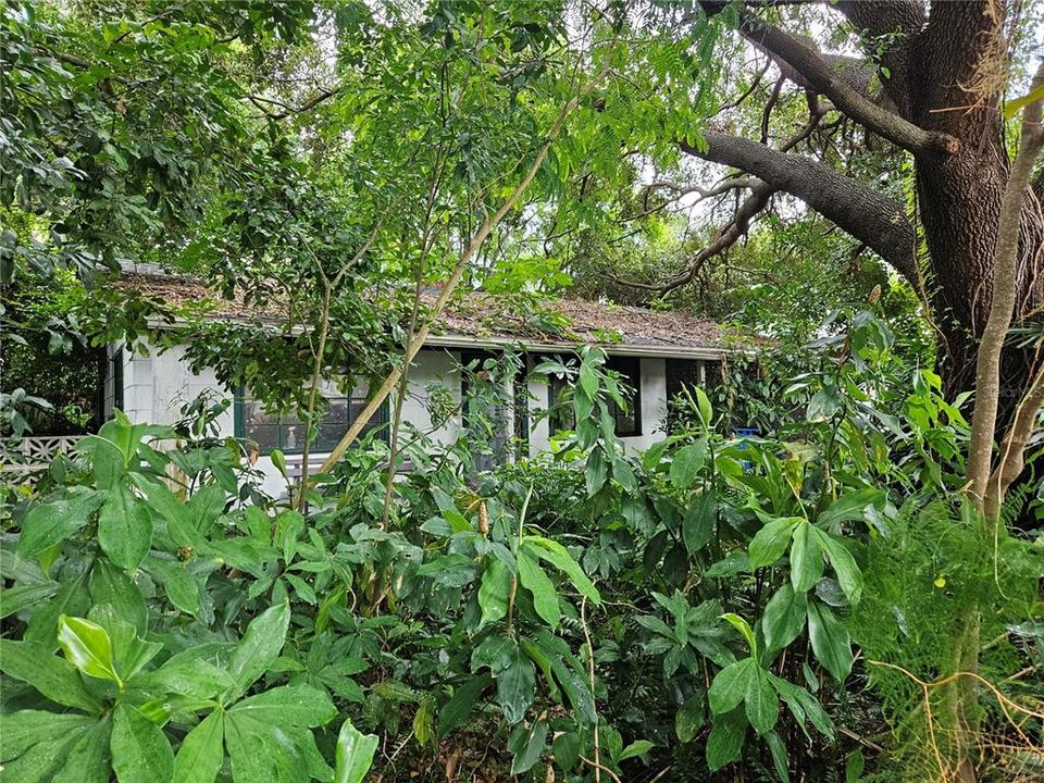 Active With Contract: $525,000 (2 beds, 1 baths, 868 Square Feet)